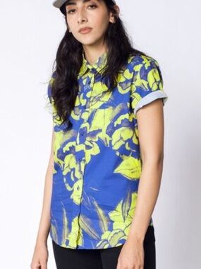 Wildfang Short Sleeve Button Up Colorful Casual Shirt Size Large